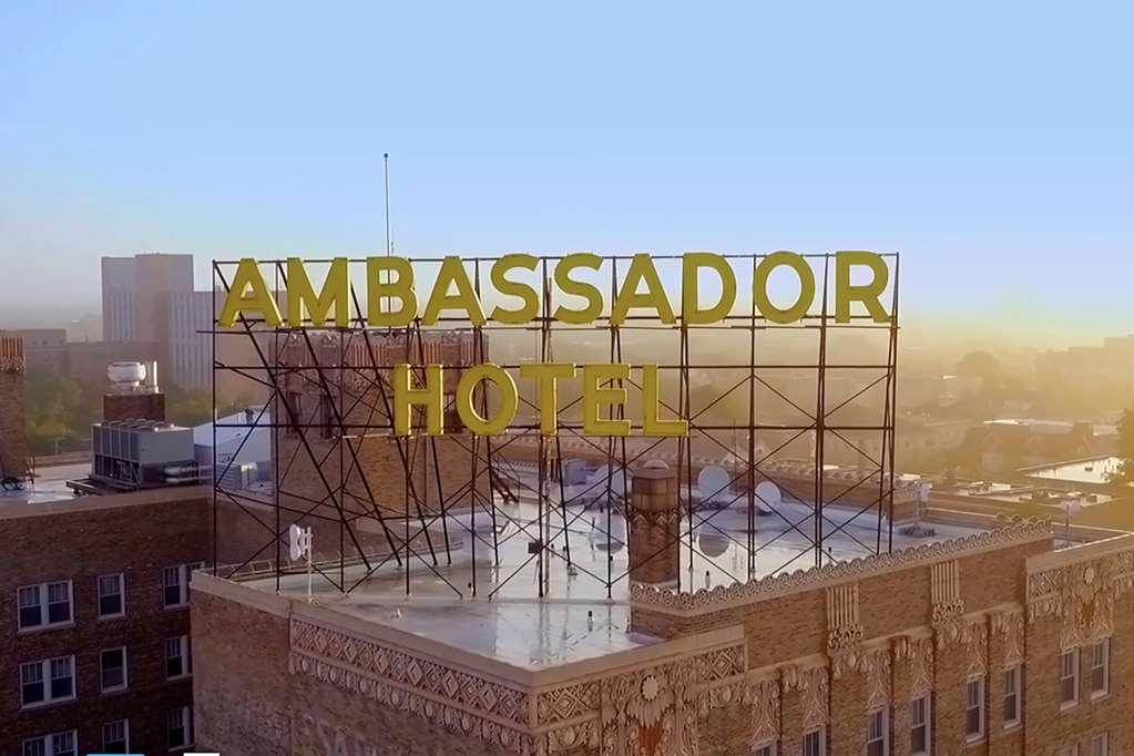 Ambassador Hotel Milwaukee Exterior photo