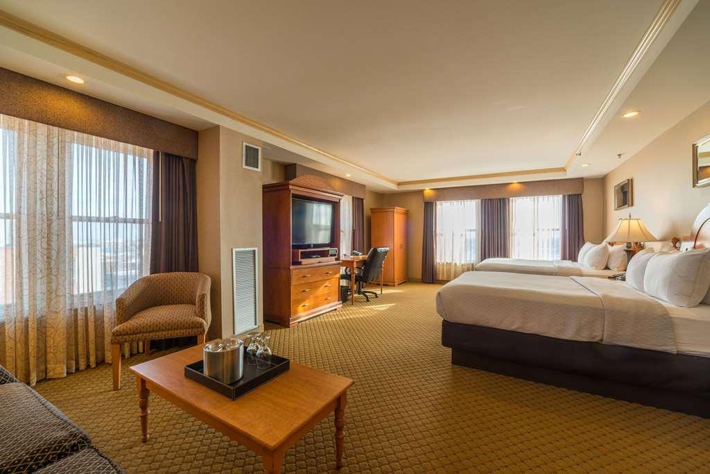 Ambassador Hotel Milwaukee Room photo