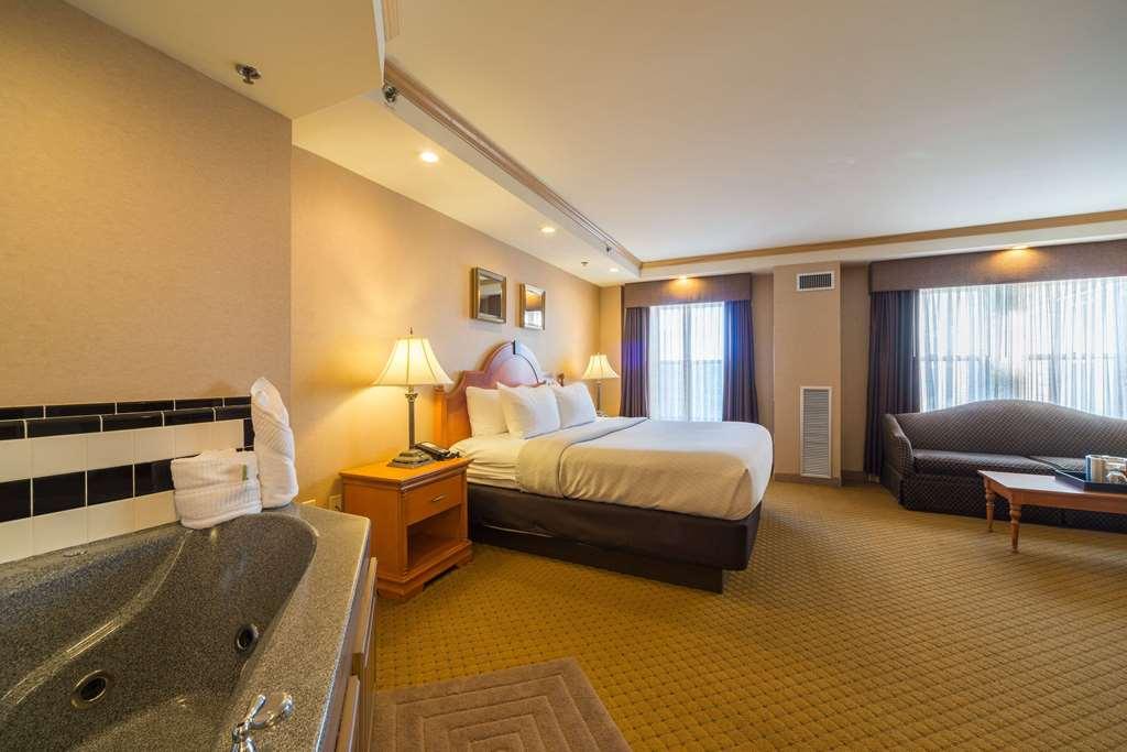Ambassador Hotel Milwaukee Room photo